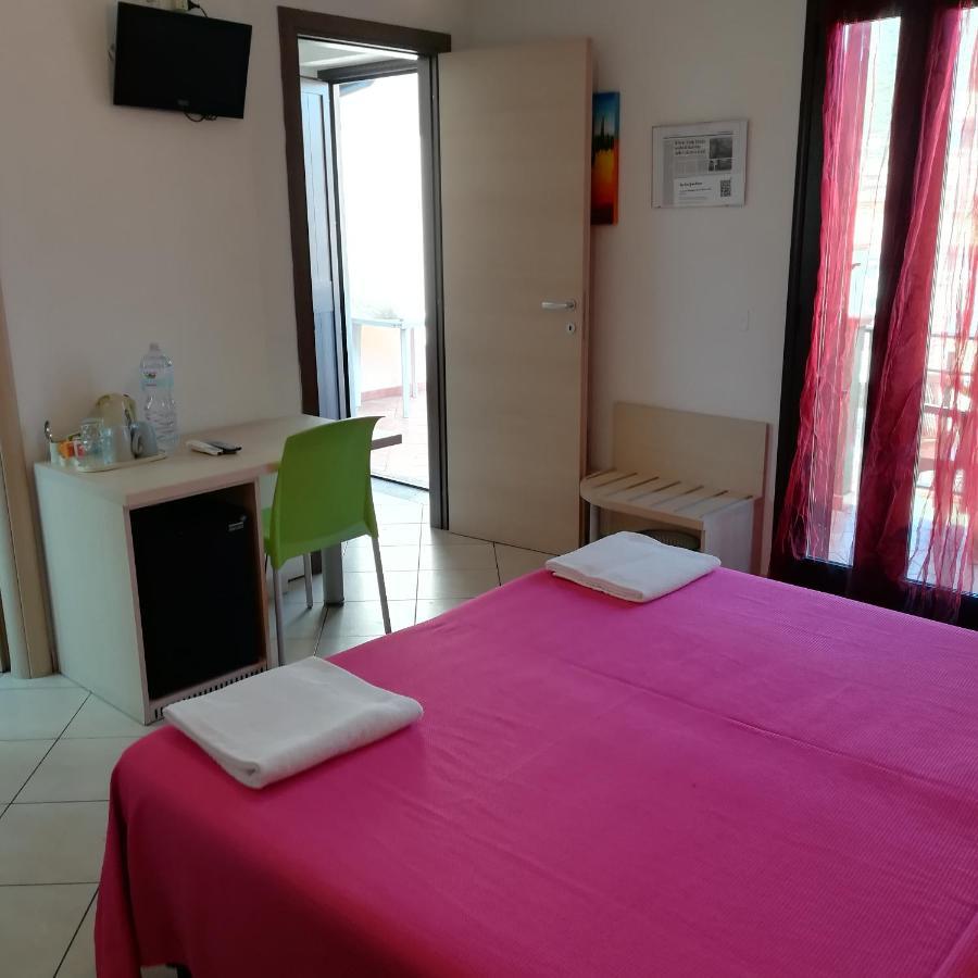 La Locanda Del Mare B&B ลากาเลตตา ภายนอก รูปภาพ