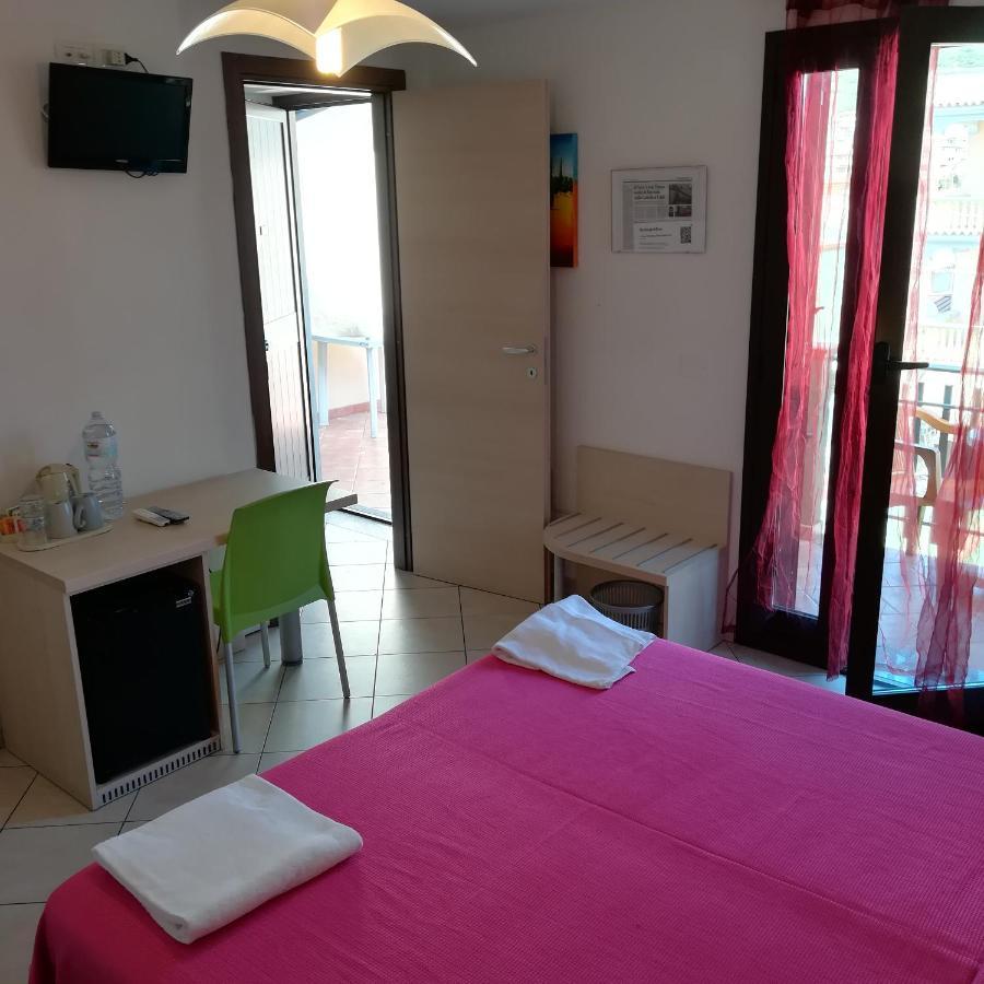 La Locanda Del Mare B&B ลากาเลตตา ภายนอก รูปภาพ