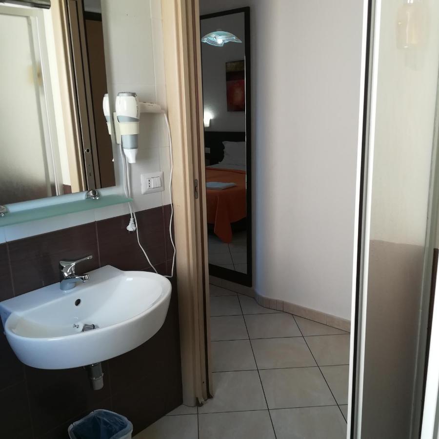 La Locanda Del Mare B&B ลากาเลตตา ภายนอก รูปภาพ