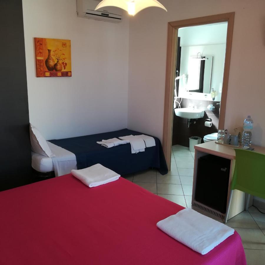 La Locanda Del Mare B&B ลากาเลตตา ภายนอก รูปภาพ