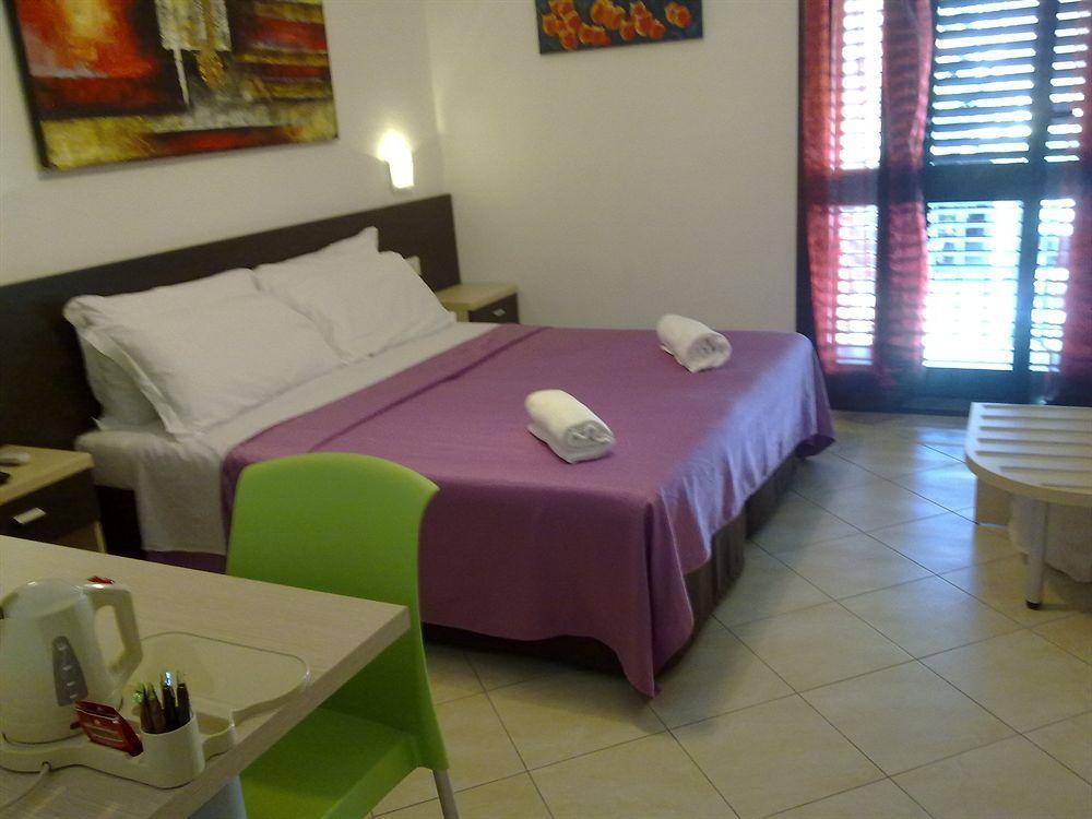 La Locanda Del Mare B&B ลากาเลตตา ภายนอก รูปภาพ